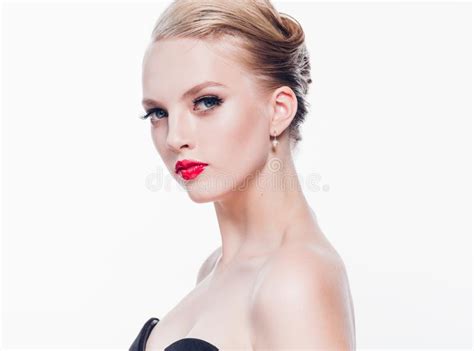 Beautiful Blonde Woman With Red Lipstick And Classic Fashion Sty Stock Image Image Of Bride