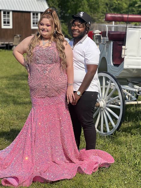 Exclusive Honey Boo Boo Fans Get Emotional As Celeb Heads To Prom With Her Lover Small Joys