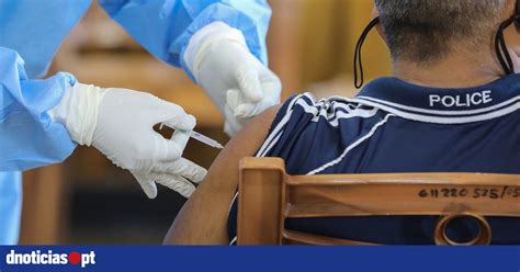 Astrazeneca's new clinical trial results are positive but confusing, leaving many experts wanting to see more data before passing final judgment on how well the vaccine will work. Vacina da AstraZeneca com "100% de protecção" para casos ...