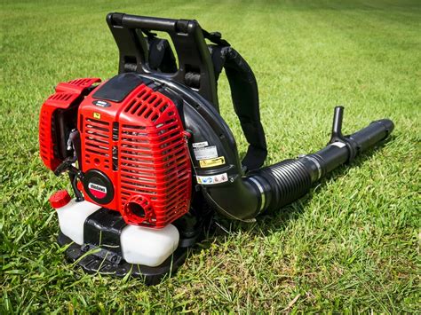 How to start up a backpack leaf blower. Shindaiwa EB802 Backpack Blower Review | OPE Reviews