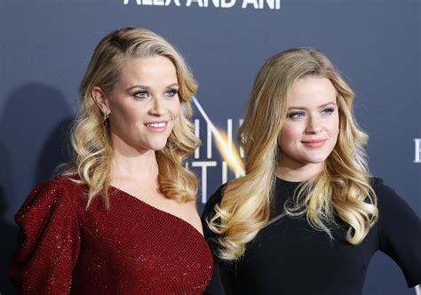 Pictured Reese Witherspoon And Ava Phillippe Best Pictures From A Wrinkle In Time La Premiere