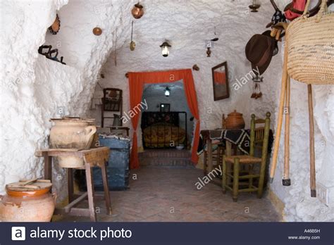 The talent and capacity for innovation are world. En el interior de una casa cueva del gitano del Sacromonte ...