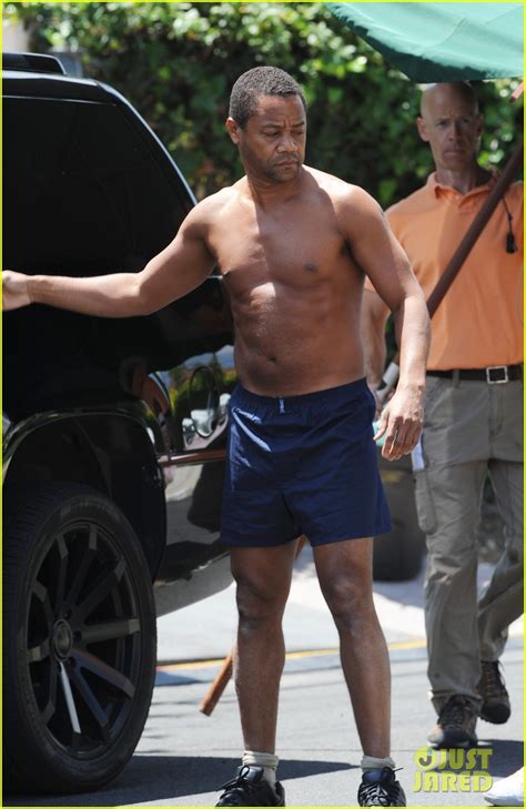 Cuba Gooding Jr Goes Shirtless As O J Simpson For American Crime Story Filming With John