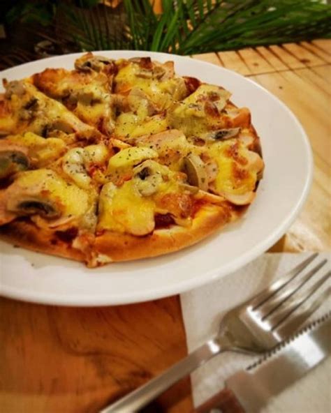 For delicious western food in alor setar, try the veggie lover pizza from pizza hut. Its Cafe Alor Setar Banyak Makanan Sedap Di Sini - Saji.my
