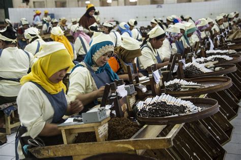Its highest value over the past 29 years was 38.37 in 2019, while its lowest value definition: Women in ASEAN's labour force | The ASEAN Post