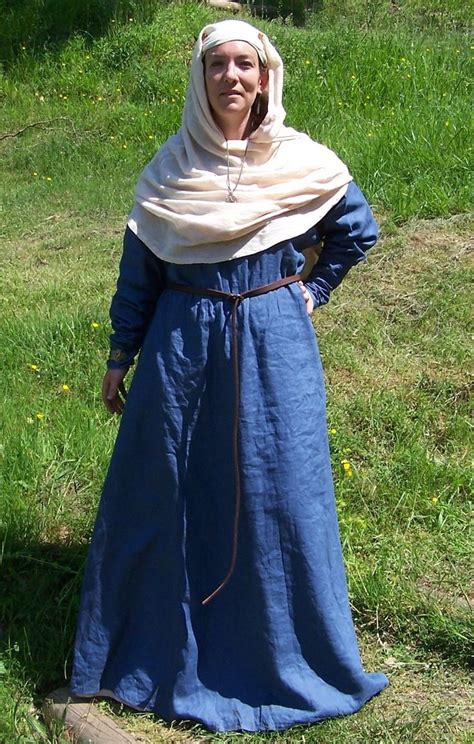 13th Century Wealthy Status Dress Medieval Clothing Historical