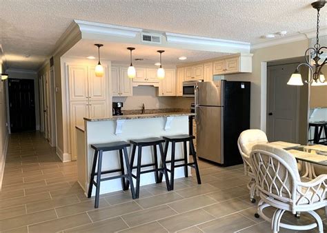 Closest small town is 15mins away. GARDEN CITY, SC United States - ROYAL GARDEN RESORT 901 ...