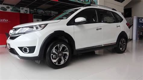 Honda average fuel consumption is 41.7 mpg or 7.2 litres/100km and average co2 output is 172.9 g/km based on 1577 models. Honda CR-V is 1.8 Million Pesos in the Philippines and I ...