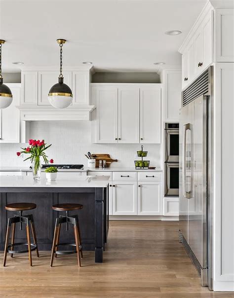Black cabinet pull, hollow square bar construction, stainless steel material resist shaker cabinet hardware placement is a tricky undertaking. An integrated gas cooktop is fitted to white shaker cabinets donning oil rubbed bronze hardware ...