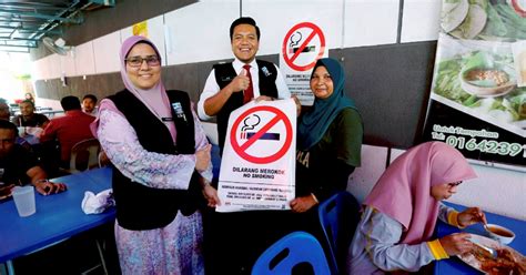 Smoking banned by government is to ensuring that the public, especially children, pregnant women and the elderly, were always protected from the dangers of smoke from cigarettes and other tobacco products. Penang, Kedah authorities issue more than 1,700 warning ...