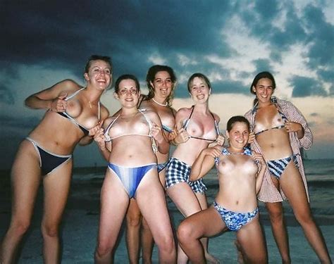 Topless Amateur Bikini Babes On The Beach 28 Pics Xhamster