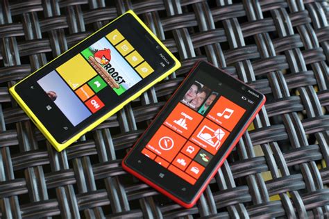 Smartphone Nokia Lumia 920 Dan Lumia 820 Dengan Windows 8