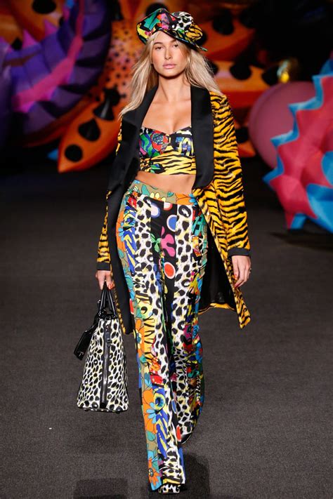 Hailey Baldwin Moschino Spring Summer 2017 Collection Fashion Show In