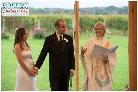 Saltwater Farm Vineyard Wedding Courtneykyle Robert Norman Photography