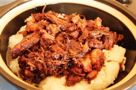 Couscous is a berber dish of small (about 3 millimetres (0.12 in) in diameter) steamed balls of crushed durum wheat semolina that is traditionally served with a stew spooned on top. Quels sont vos plats préféres parmi ces 12 saveurs culinaires d'Afrique ? - AFRIZAP
