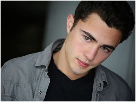 He stands on a height of 5 feet 9 inches tall. Darren Barnet Biography, Age, Height, Girlfriend, Net ...