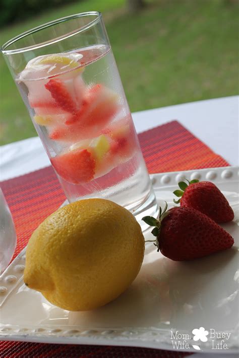 Refreshing Strawberry Lemon Water - Mom. Wife. Busy Life.