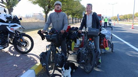 Bisikletleri ve Köpekleriyle Avrupa Turuna Çıkan Fransız Çift