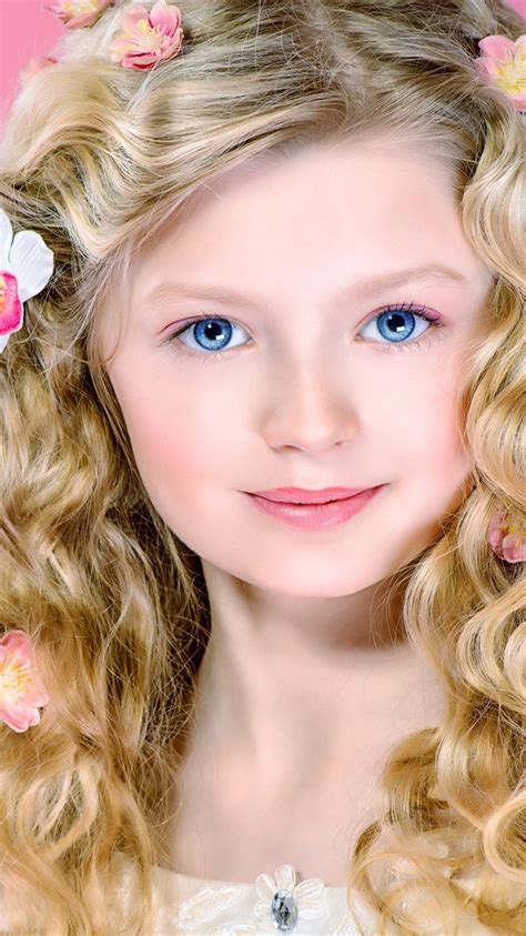 Wallpaper Cute Blonde Girl Curly Hair Blue Eyes Smile X Hd