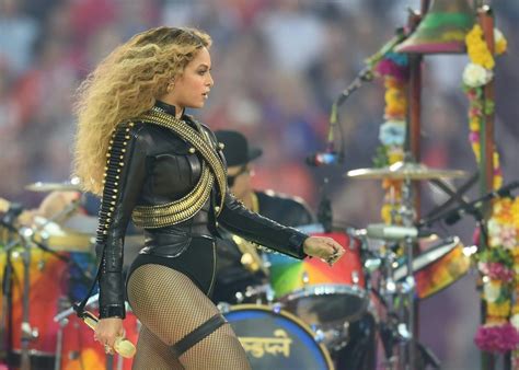 Beyoncé Posts Tribute To Officers Slain In Dallas