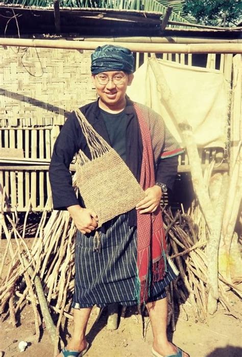 Fadli Zon Pamer Foto Pake Baju Adat Suku Baduy Warganet Ramai Bilang