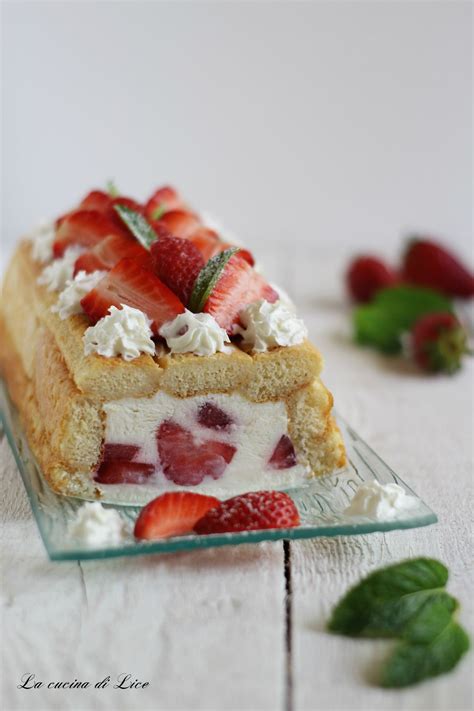 Accompagnate ciascuna fetta con una generosa colata di coulis. Semifreddo alle fragole con panna e ricotta | Fragole ...
