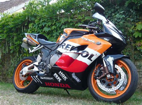 Covering comics, movies, tv like no other in the world. Honda CBR — Wikipédia