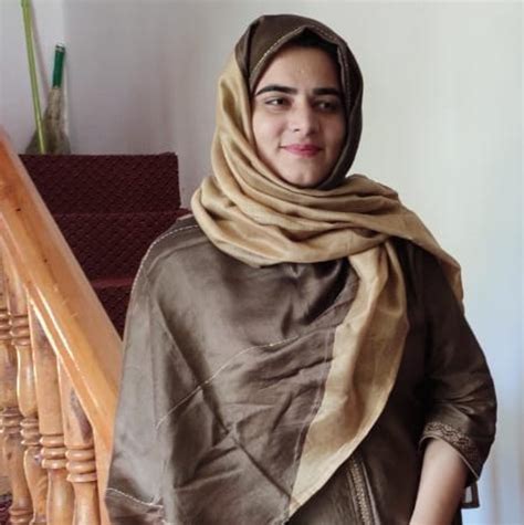 23 Year Old Kashmiri Girl Becomes First From Her Village To Crack Civil
