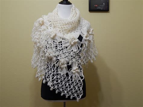 Cómo tejer motivos de abanicos a crochet, tres tutoriales en español. Chal Crochet con Flores parte 1 de 2 Alcrochet.com