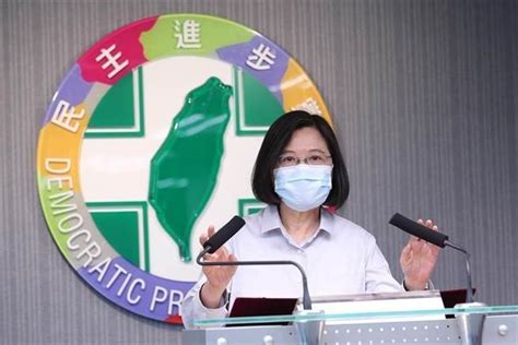 這週ㄧ樣是瘋狂面試週，想來分享一道目前印象最深的面試題，有興趣的人也可以試著解解看（？） 題目是這樣的，一個 sitemap 陣列存著網站上的選單結構，寫出一個 function. 教育部跟進雙北宣布停課 綠營粉專崩潰：民進黨去死死好了 - 政治 - 中時新聞網