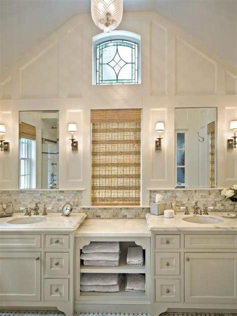 Stained glass is usually one of the features that defines old buildings but it's actually more versatile than that. 25 Modern Ideas to Use Stained Glass Designs for Home ...