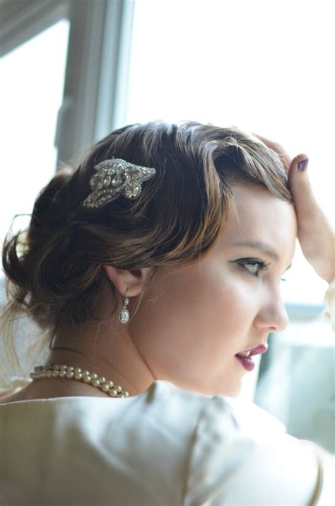 Use acrylic trays (or even silverware trays) to organize hair accessories in your drawers. 10 Vintage Wedding Accessory Ideas (+ Win Invitations!)