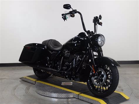All models require separate purchase of additional components for. New 2018 Harley-Davidson Road King Special FLHRXS Touring ...