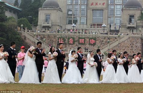 123 Couples Arrive For Mass Wedding Ceremony In China Daily Mail Online