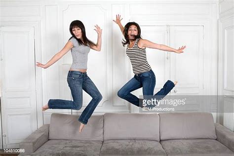 Barefoot Twins Stock Fotos Und Bilder Getty Images
