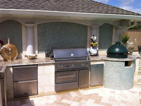 Small Outdoor Kitchen Ideas Pictures And Tips From Hgtv Hgtv