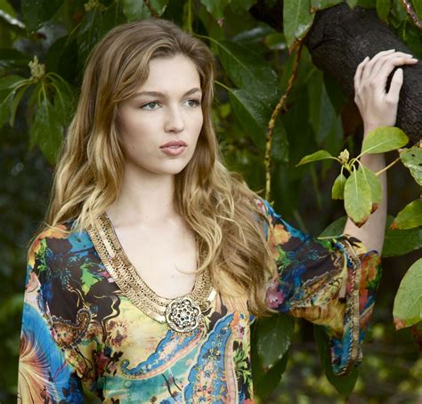 Lili Simmons Height And Weight Stats PK Baseline How Celebs Get