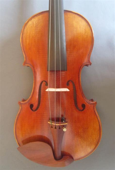 It was once made of sheep's intestines in the 19th century. Hermoso Violín Artesanal Copia Stradivari Royal Castillo ...