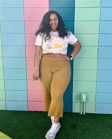Sharhonda Pagingdoctorkelly • Instagram Photos And Videos Fashion Style Capri Pants