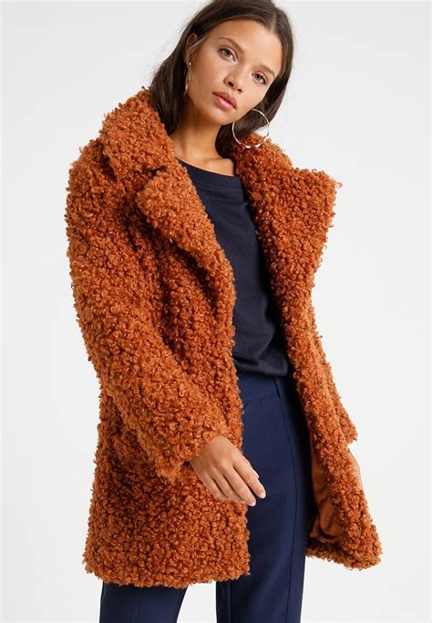 Brand inglese tra i più conosciuti e amati in campo internazionale, river island ti aspetta su zalando con le sue collezioni per uomo, donna e bambino. River Island Petite Halflange jas - conker brown - Zalando ...