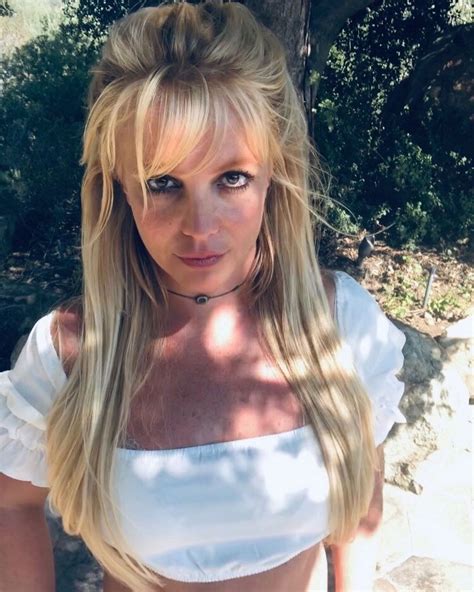 Britney Spears S Tits In Deep Cleavage Selfies The Fappening