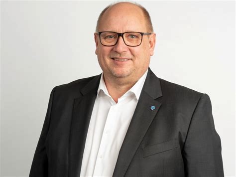 Its current status is listed as active. Thomas Decker verlässt Elektro Decker GmbH - elektro.net