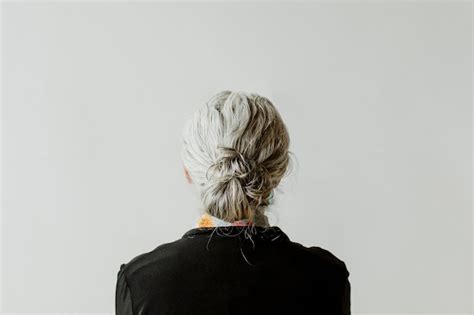 Premium Photo Senior Woman Facing A Gray Wall