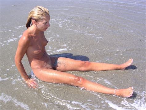 Franz Sische Frau Nackt Am Strand Fkk Fotos Tips Und Reise Infos Hot Sex Picture