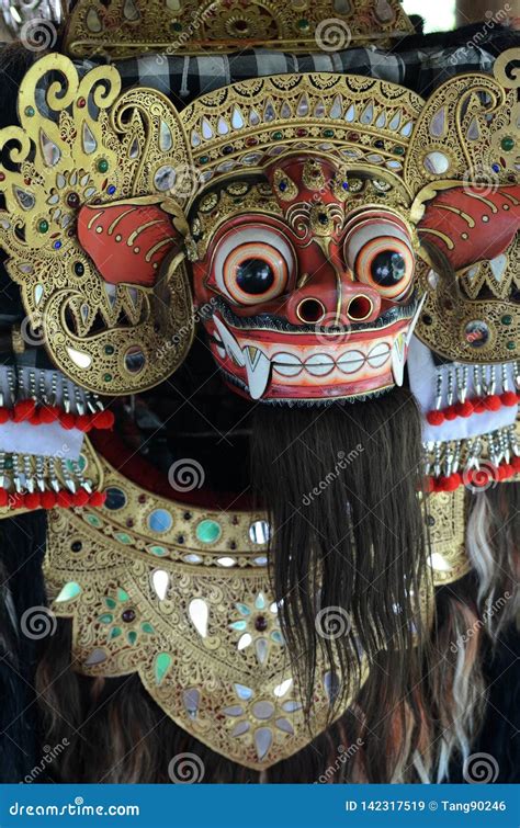 Barong Y Rangda Usados En La Danza Religiosa Tradicional De Bali Imagen