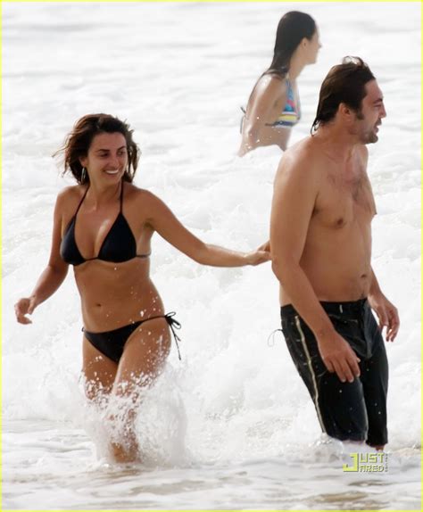 Penelope Cruz And Javier Bardem Beach Bums Photo 2408284 Bikini