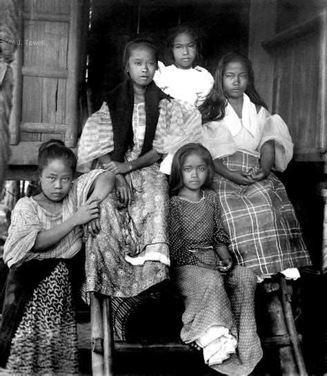 A Group Of Filipino Girls Philippines Early 20th Century 1