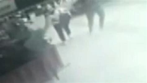 An Attacker Punched A Womans Face And Walked Away In İzmir Iha News