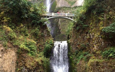 Multnomah falls is the tallest waterfall in the state of oregon and one of the tallest in the united states. Multnomah Falls Oregon Trail Loop | Columbia River Gorge Hike