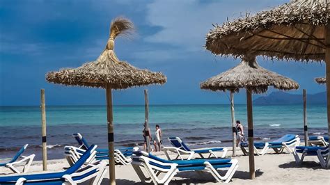 Mallorca ist bereits seit jahrzehnten eine der beliebtesten inseln im mittelmeer, da sie die unterschiedlichsten. Mallorca. Urlaub in Ca'n Picafort. Ein toller Sandstrand ...